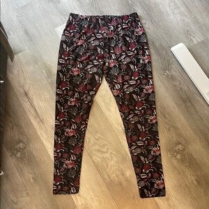 Black and Red Floral Leggings with Elastic Waistband
